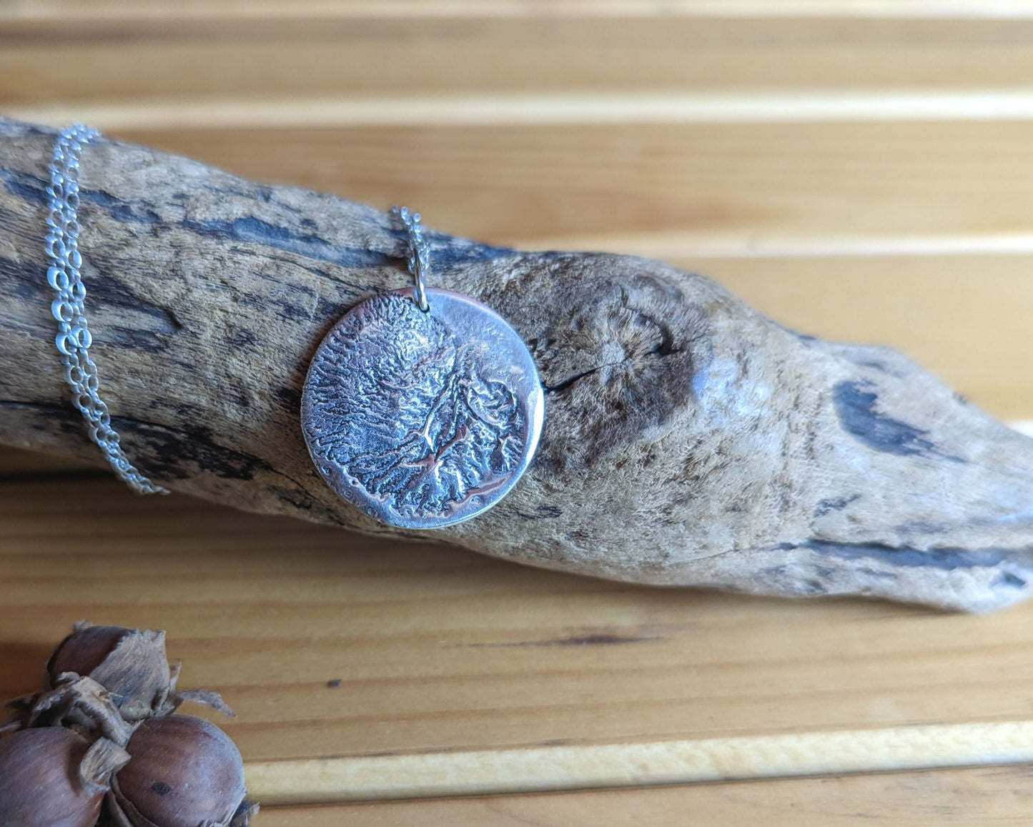 Reticulated full moon necklace