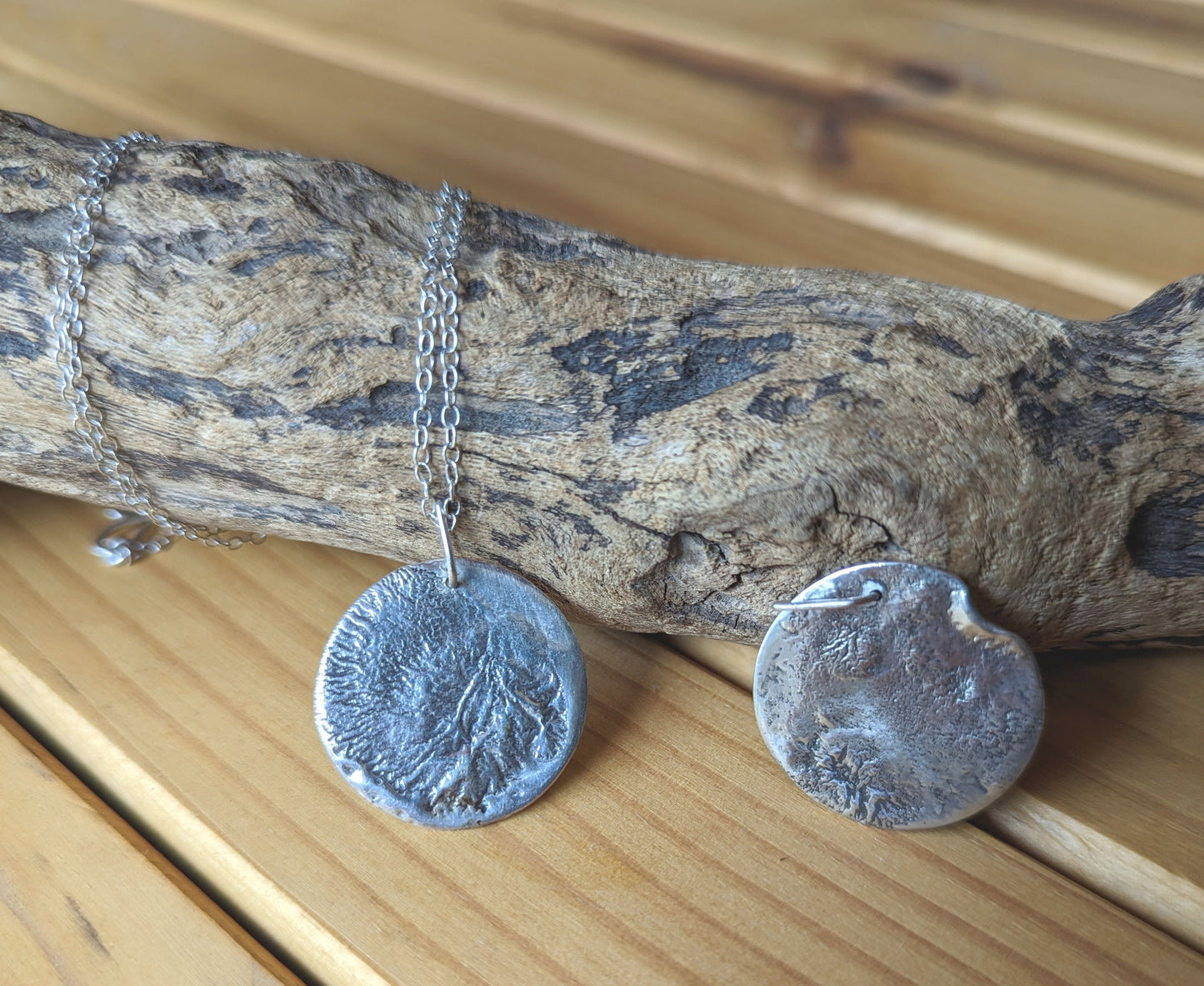 Reticulated full moon necklace